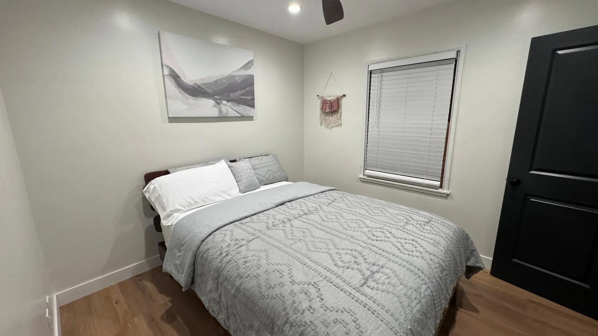 Homestay Modern Bedroom In Long Beach 1